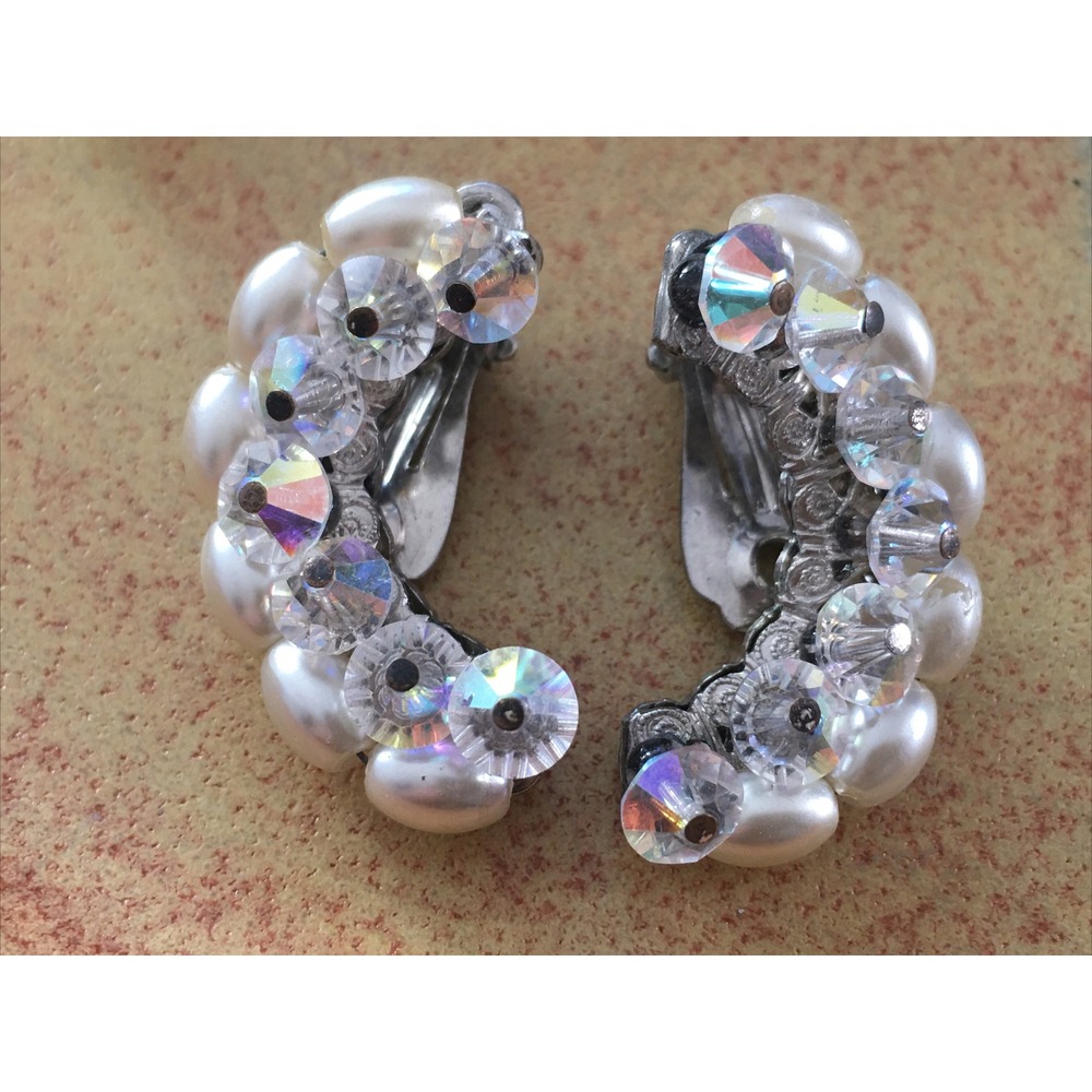Vintage Juliana D&E pearl clear Rhinestone Clip Earrings DeLizza + Elster